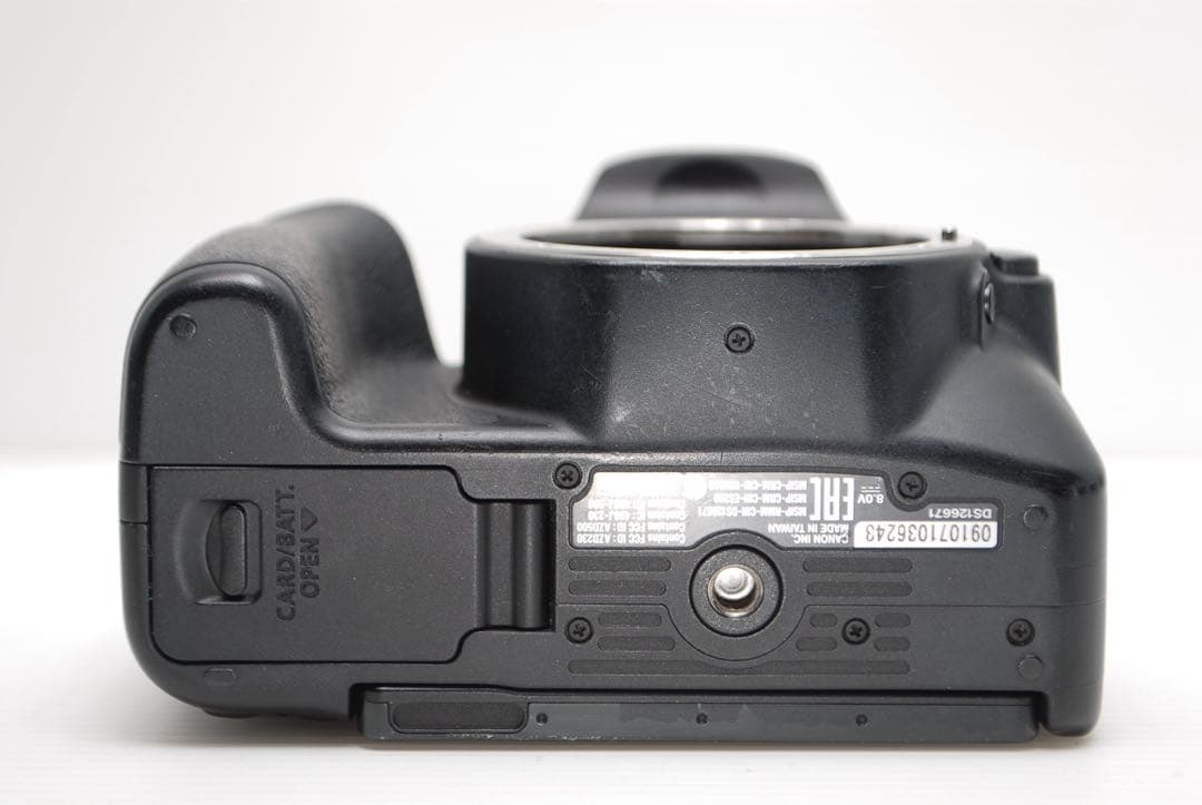 ✨手ぶれ補正付きで初心者安心✨Canon kiss X9 軽量モデル 美品