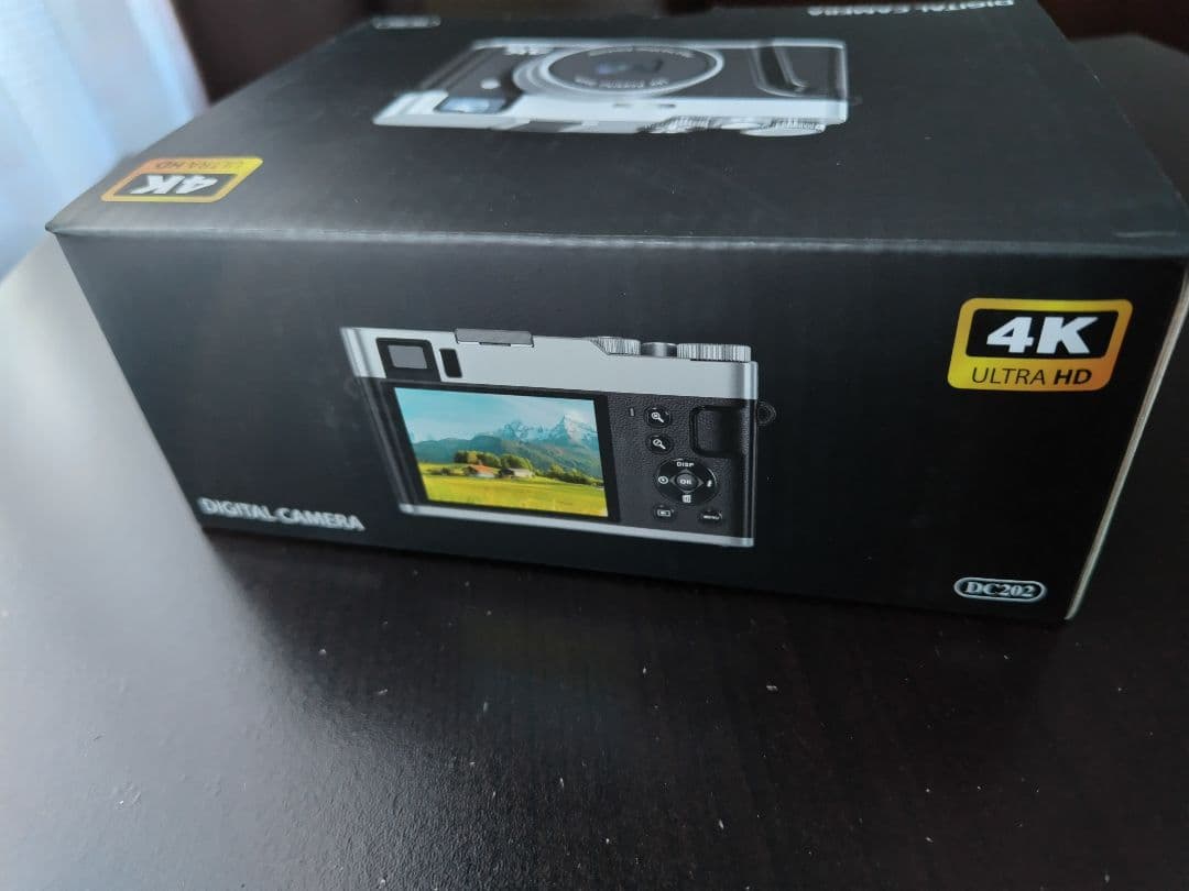【ほぼ新品】4K レトロ風デジタルカメラ 16倍ズーム　microSDカード付き