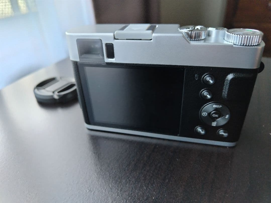 【ほぼ新品】4K レトロ風デジタルカメラ 16倍ズーム　microSDカード付き