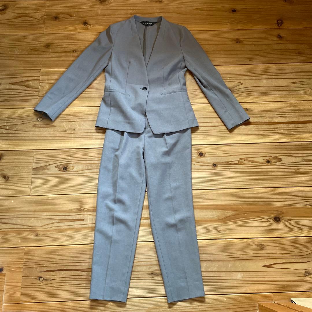 現行品【INDIVI】ノーカラージャケット＋タックテーパードパンツ　グレー