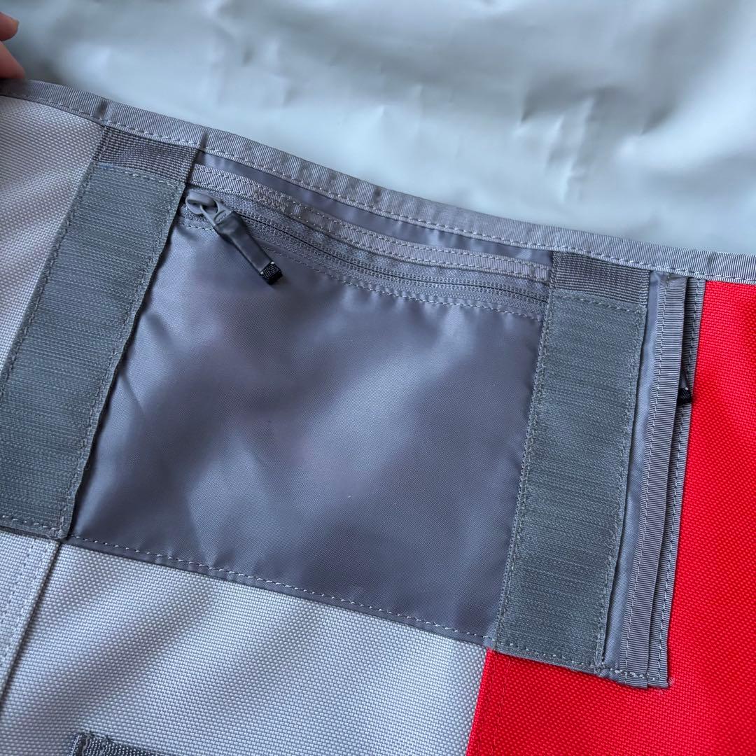 新品！TIMBUK2 メッセンジャーバッグ グレー/レッド　大