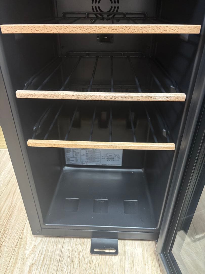 さくら製作所のワインセラー「FURNIELSAB-90G(PB)」　ブラック