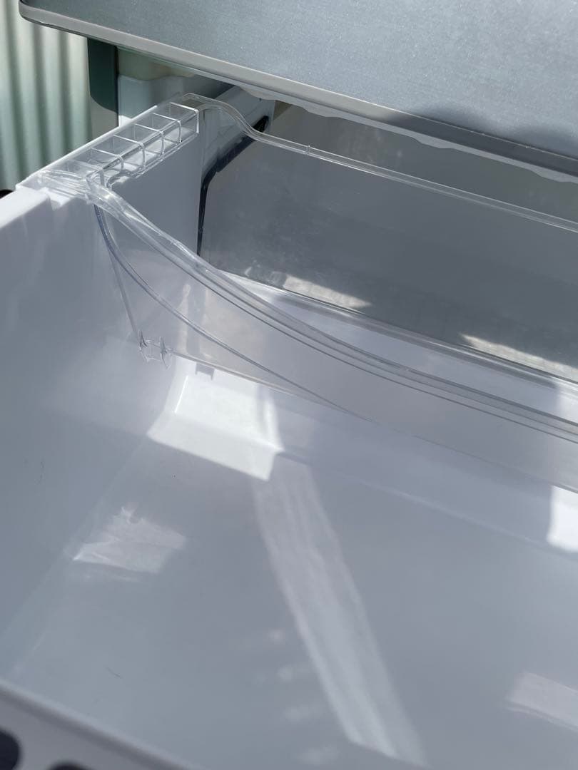 828 アクア 3ドア冷蔵庫 右開き シルバー コンパクトデザイン 二人暮らし