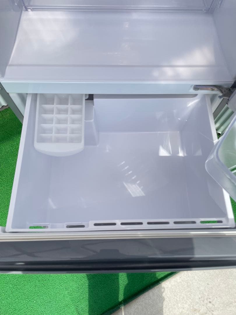 828 アクア 3ドア冷蔵庫 右開き シルバー コンパクトデザイン 二人暮らし