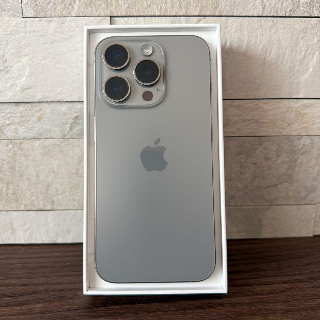 iPhone 15 Pro 本体 ナチュラルチタニウム　256GB
