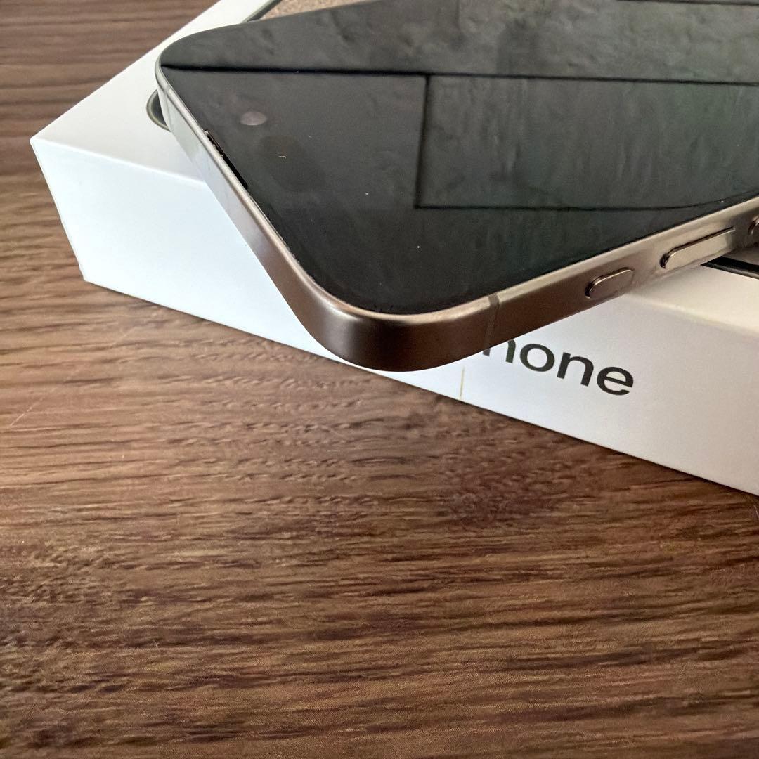 iPhone 15 Pro 本体 ナチュラルチタニウム　256GB