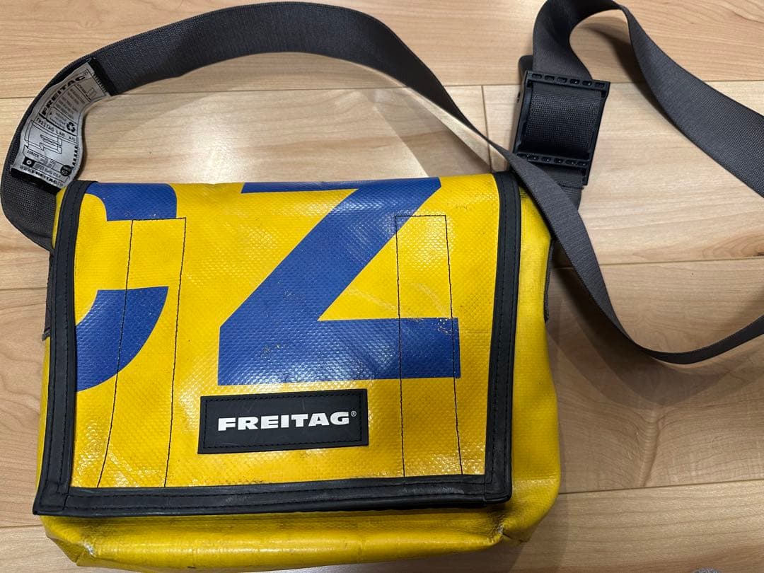 FREITAG イエロー ショルダーバッグ