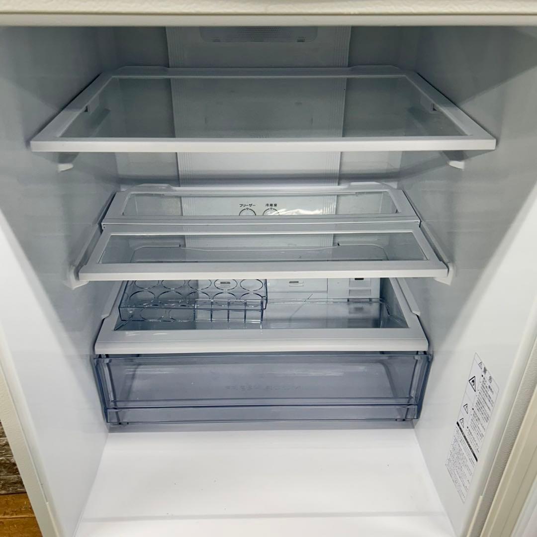 714 AQUA 大型冷蔵庫　1〜4人暮らし　小型　同棲　272L ホワイト