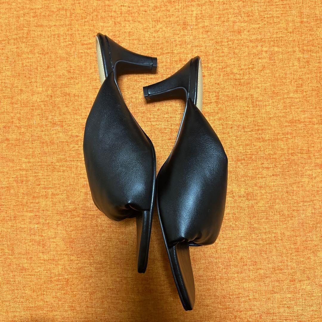 VERY掲載　アダムエロペ　ツイストパデッドミュール　ブラック　24.0