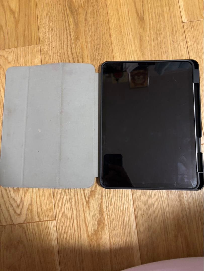 Apple iPad Air 第5世代 本体 カバー付き