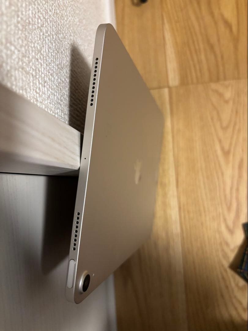 Apple iPad Air 第5世代 本体 カバー付き