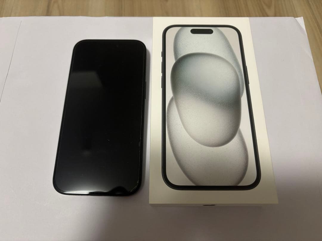 【ほぼ未使用】iPhone 15 128GB 本体　箱、画面フィルム付