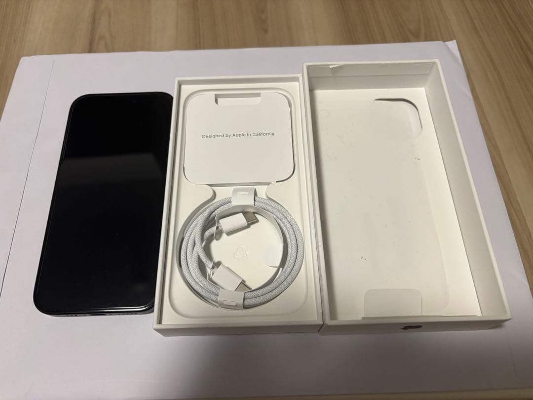 【ほぼ未使用】iPhone 15 128GB 本体　箱、画面フィルム付