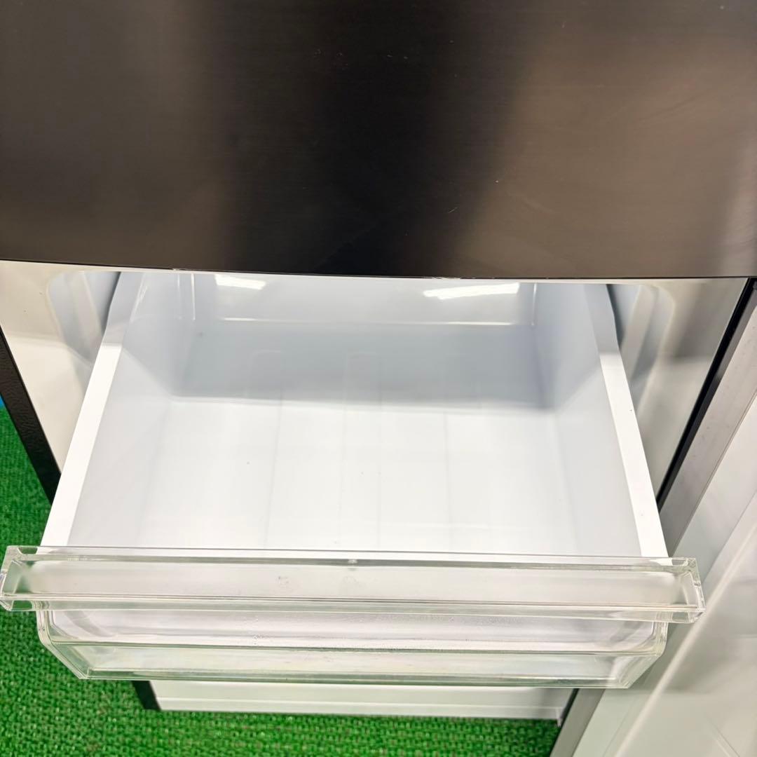 607 極美品　冷蔵庫　200L弱　一人暮らし　右開き　スリムデザイン