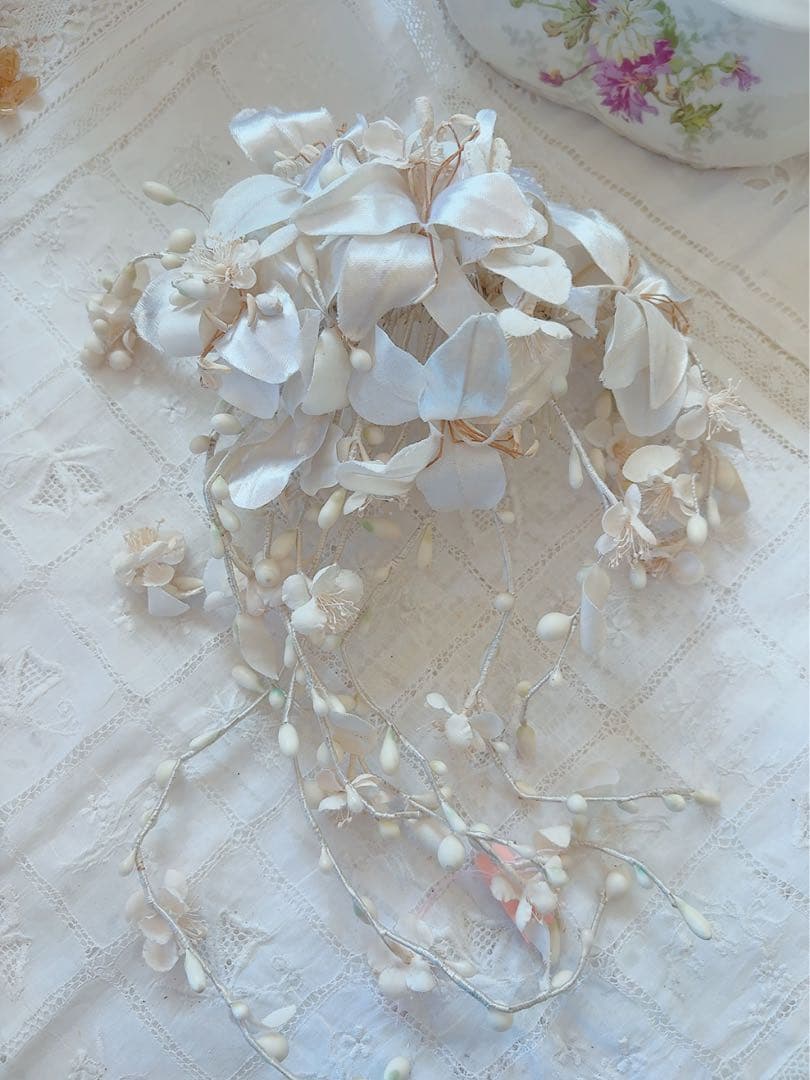 ワックスフラワーと造花マリアージュのアンティークの髪飾り　フランス