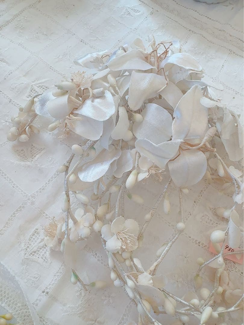 ワックスフラワーと造花マリアージュのアンティークの髪飾り　フランス