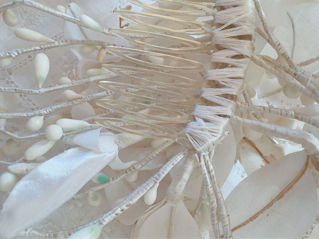 ワックスフラワーと造花マリアージュのアンティークの髪飾り　フランス