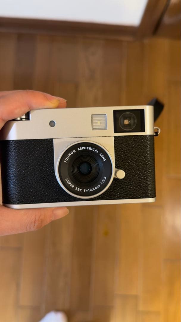 FUJIFILM Xhalf コンパクトデジタルカメラ　シルバー　1年保証