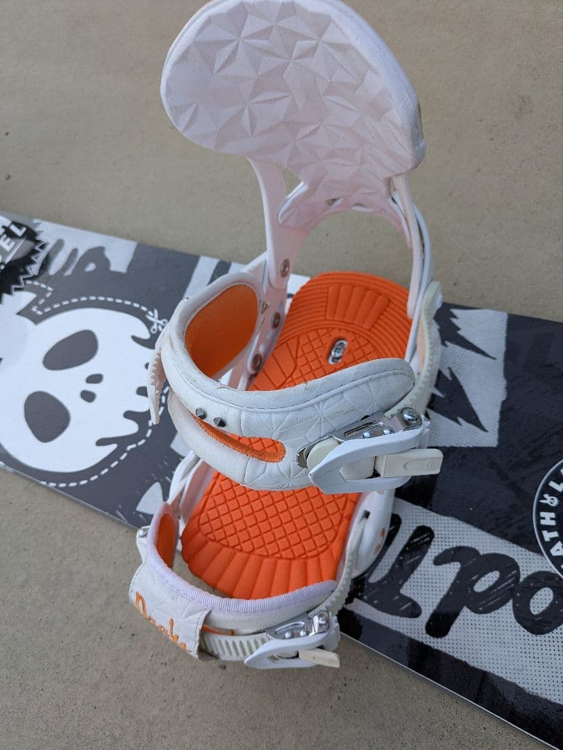 デスレーベル スノボードスノボー板　サイズ142cm DRAKEビンディング