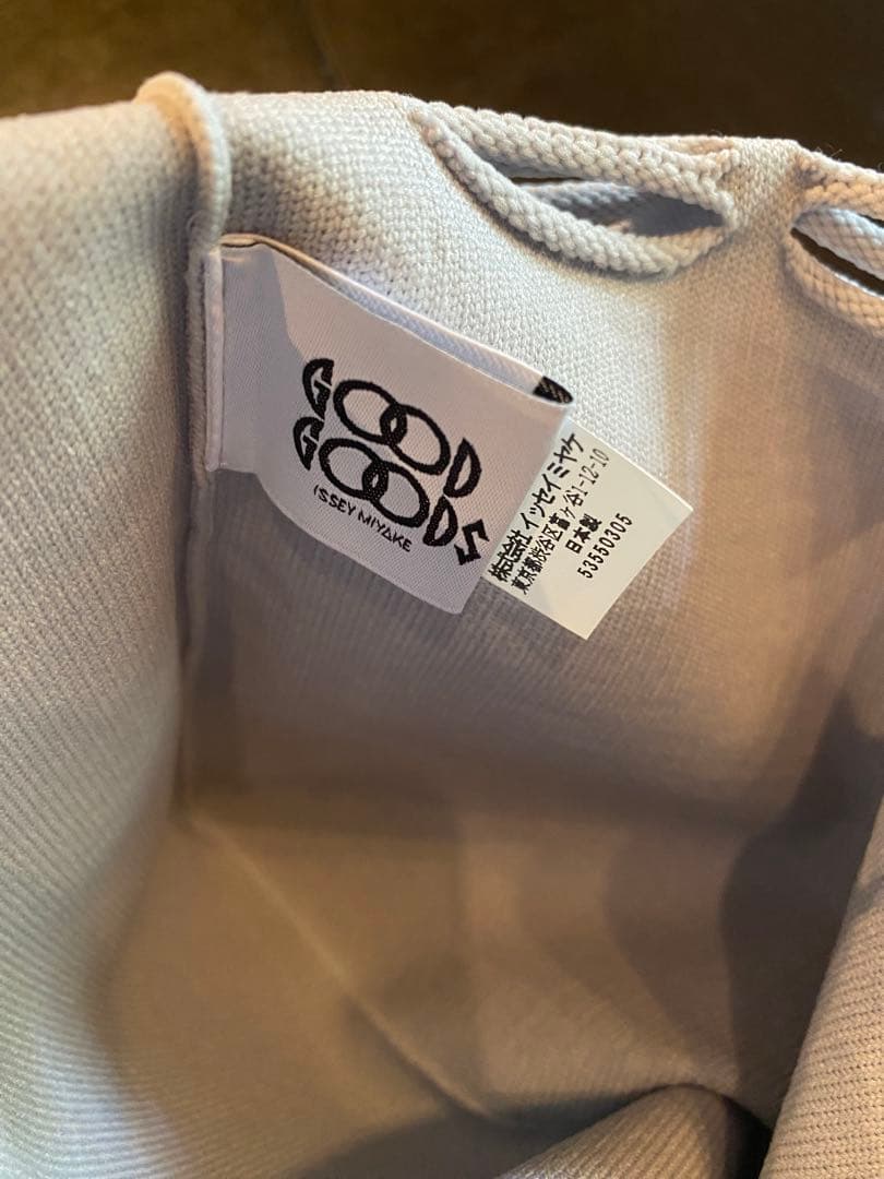 【GOOD GOODS ISSEY MIYAKE／MOKKO】 「ライトグレー」