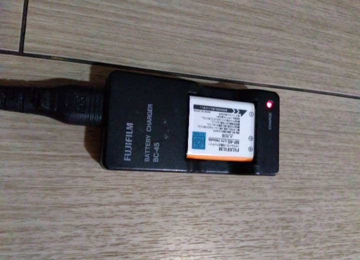 フジフイルム　FUJIFILM　デジカメ　青　FinePix　z