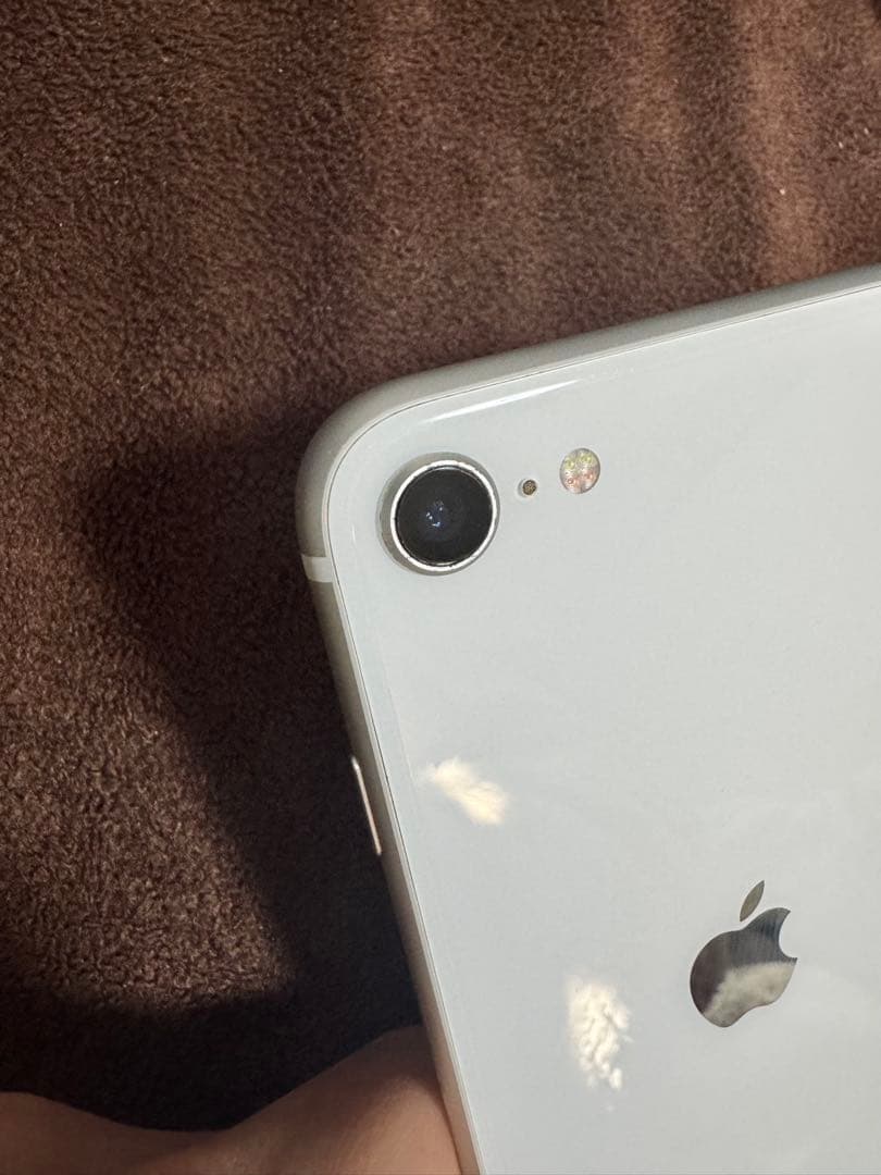 Apple iPhone SE (第2世代) 本体　ホワイト 128GB