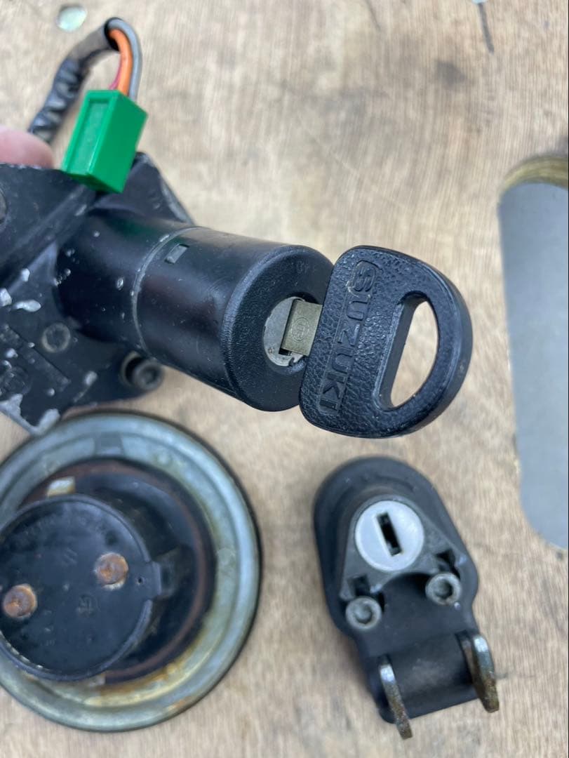 スズキ GSX400F GSX400FS インパルス純正メインキータンクキャップ