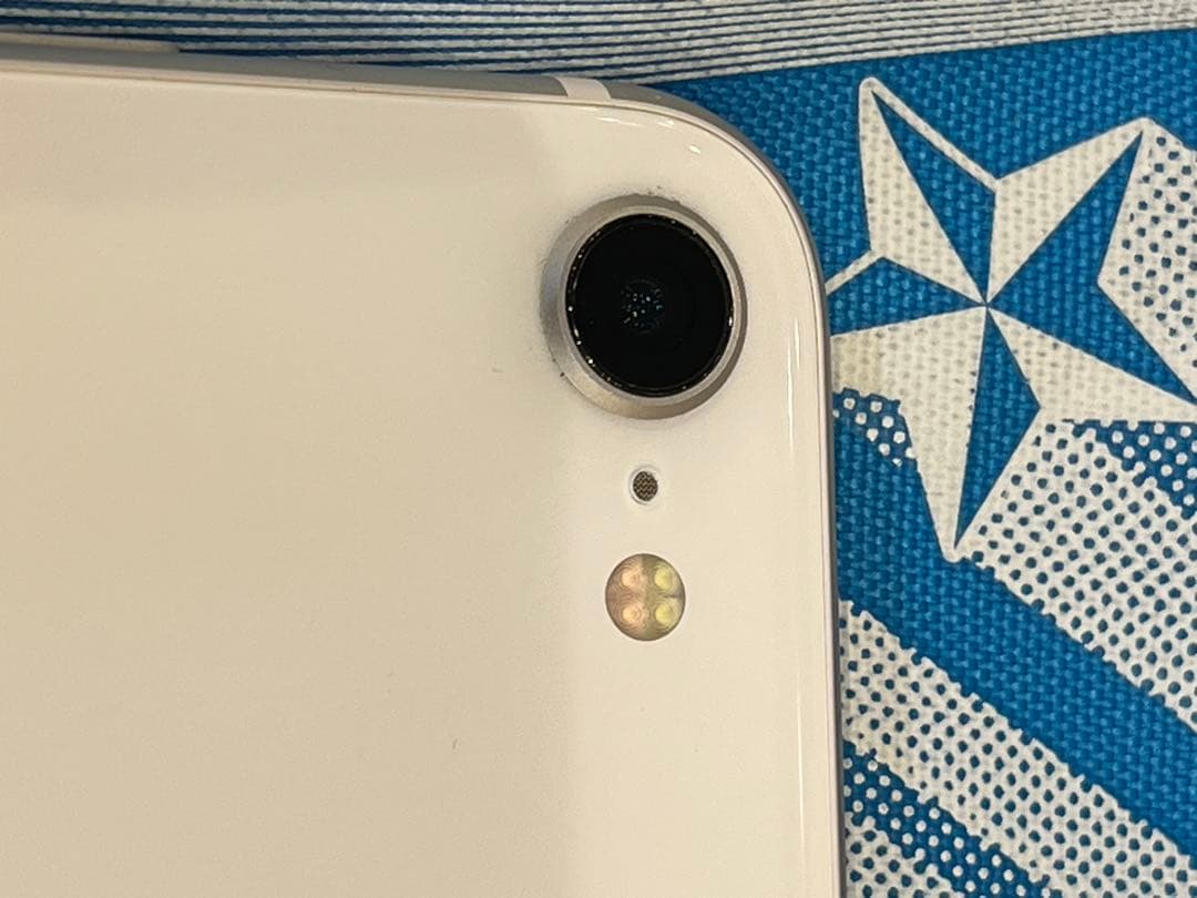 iPhone SE 第2世代 （SE2）ホワイト 64GB SIMフリー　美品