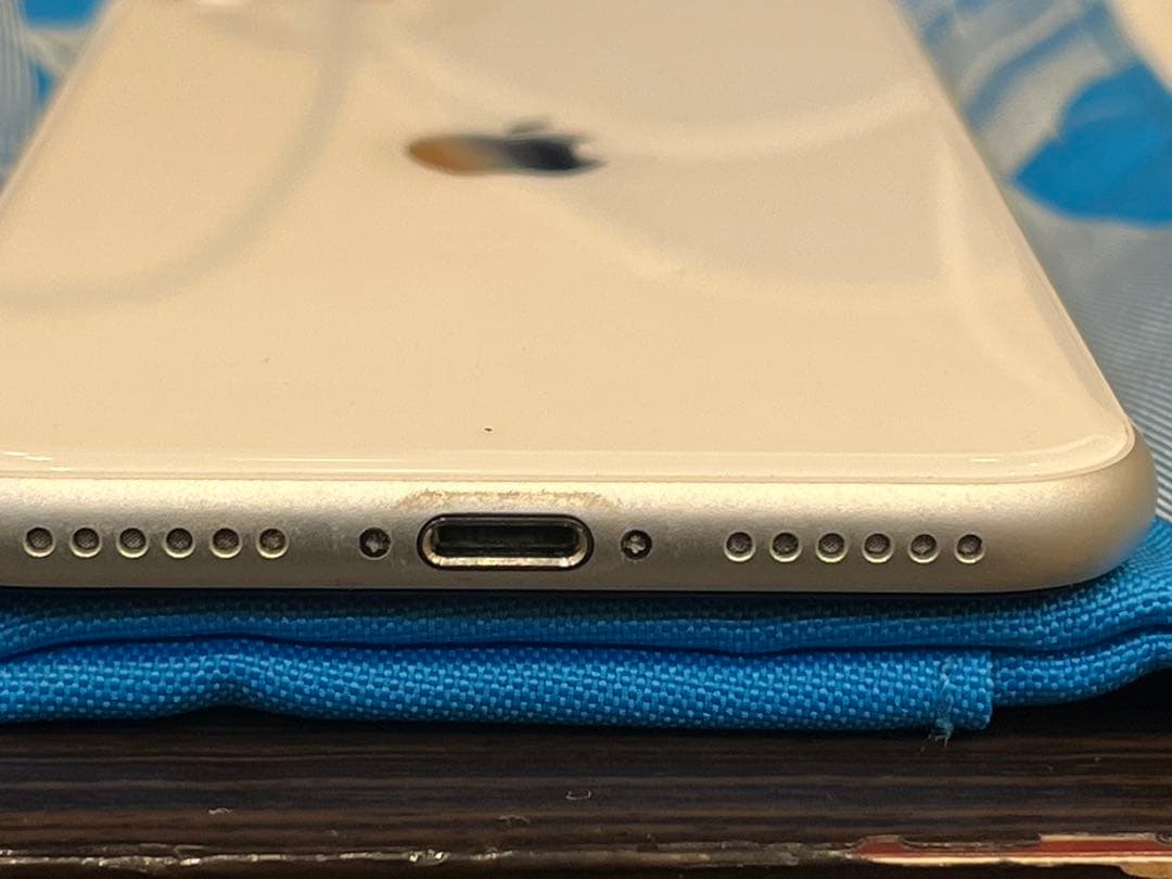 iPhone SE 第2世代 （SE2）ホワイト 64GB SIMフリー　美品