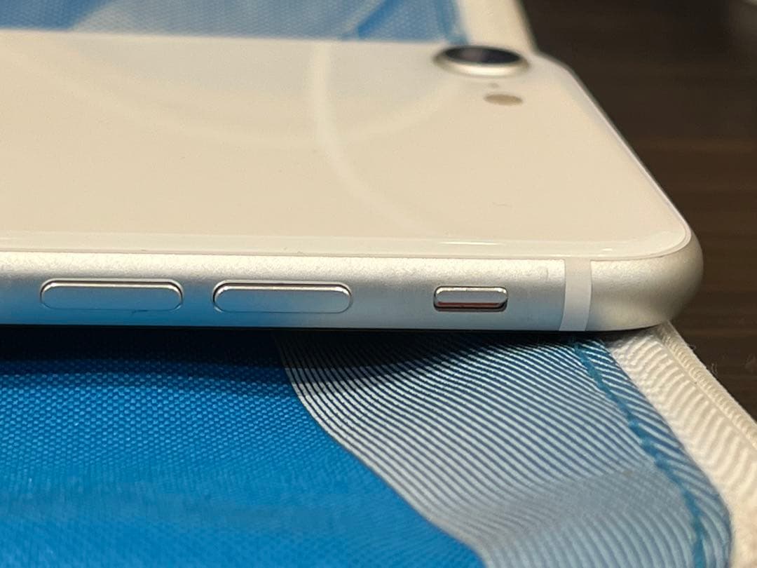 iPhone SE 第2世代 （SE2）ホワイト 64GB SIMフリー　美品