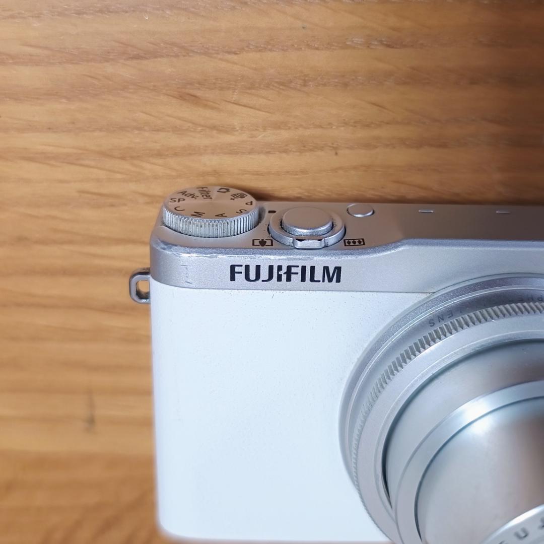 【中古・並品】FUJIFILM QX2 ホワイト