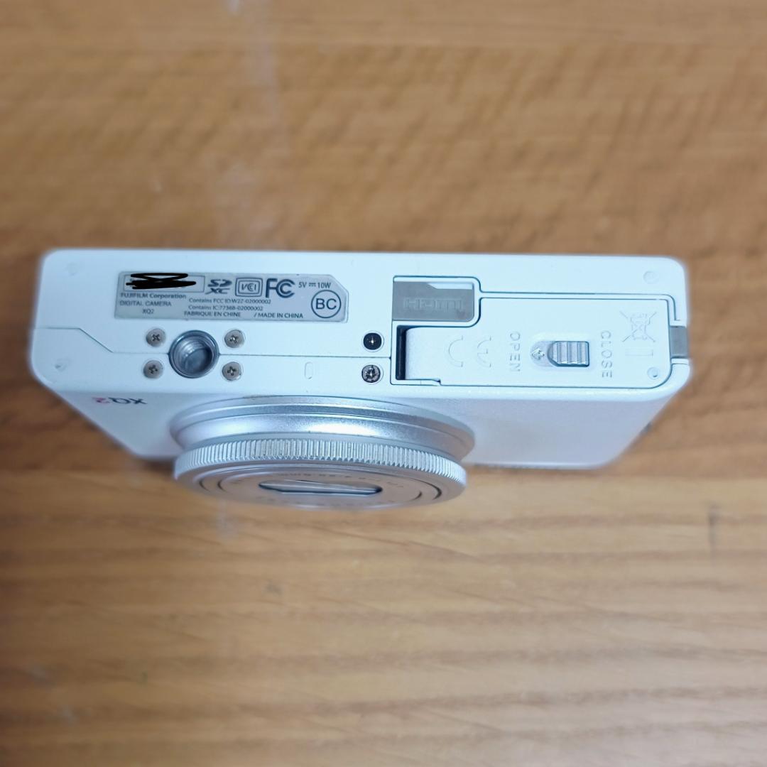 【中古・並品】FUJIFILM QX2 ホワイト