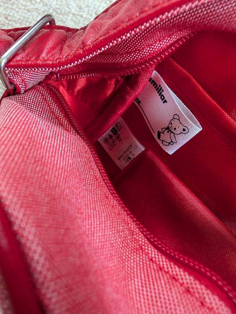 ファミリア　幼稚園バッグ　通園バッグ　ショルダー　未使用品　現行モデル　赤