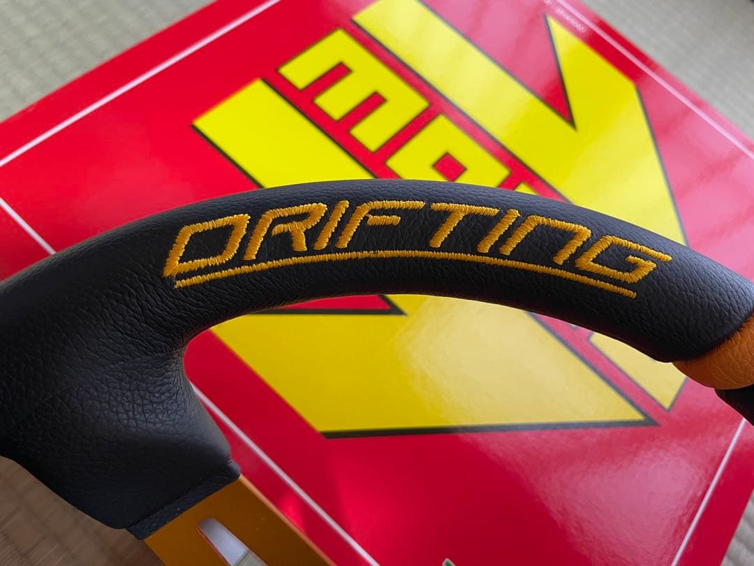 momo DRIFTING ステアリング　φ35 ディープコーン