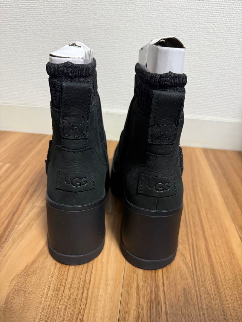 【新品未使用品】UGG アグ モクシー チェルシー　ブーツ ブラック23.5cm