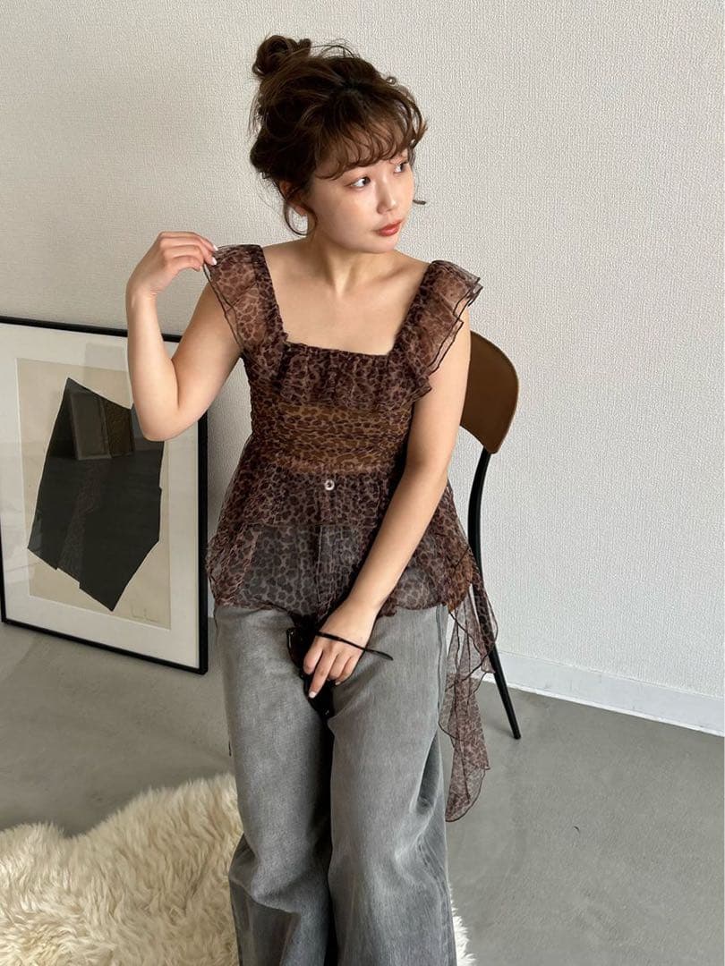 リリーブラウン　ペプラムフリルトップス