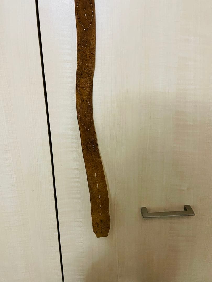 【最終価格】HTC レザー ベルト スタッズ ピーナッツ 白 黒