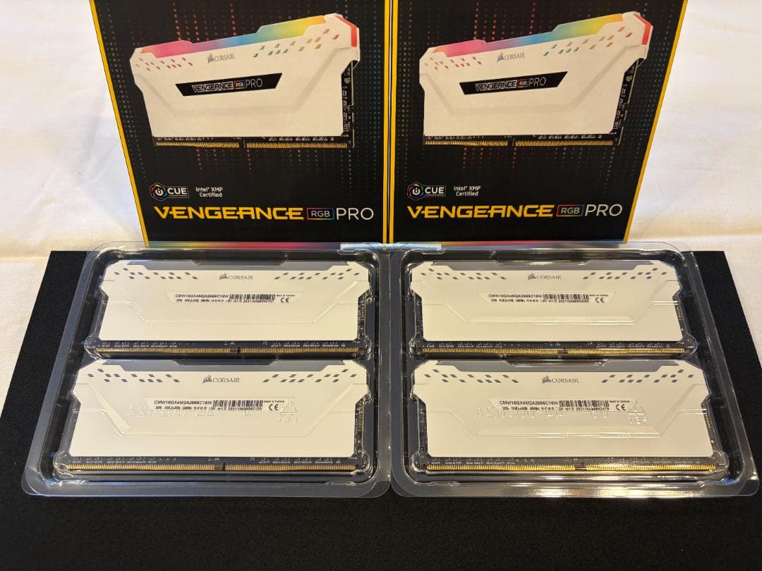CORSAIR DDR4-2666MHz RGBメモリ32GB [8GB×4枚]