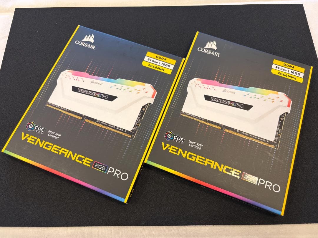 CORSAIR DDR4-2666MHz RGBメモリ32GB [8GB×4枚]