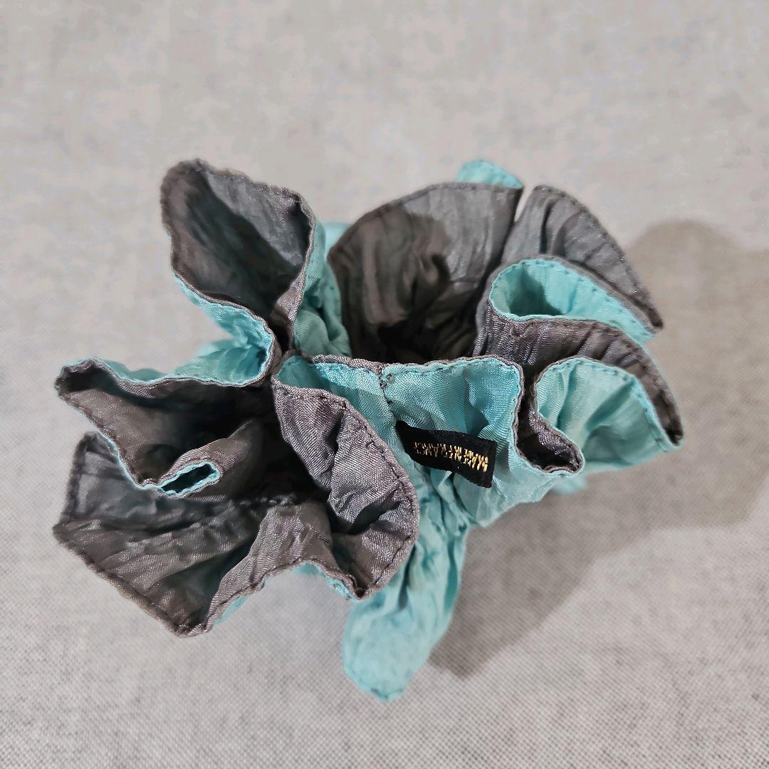 acca　 シュシュ　ブルー　グレー 　シルク（ほぼ未使用、試着のみ）