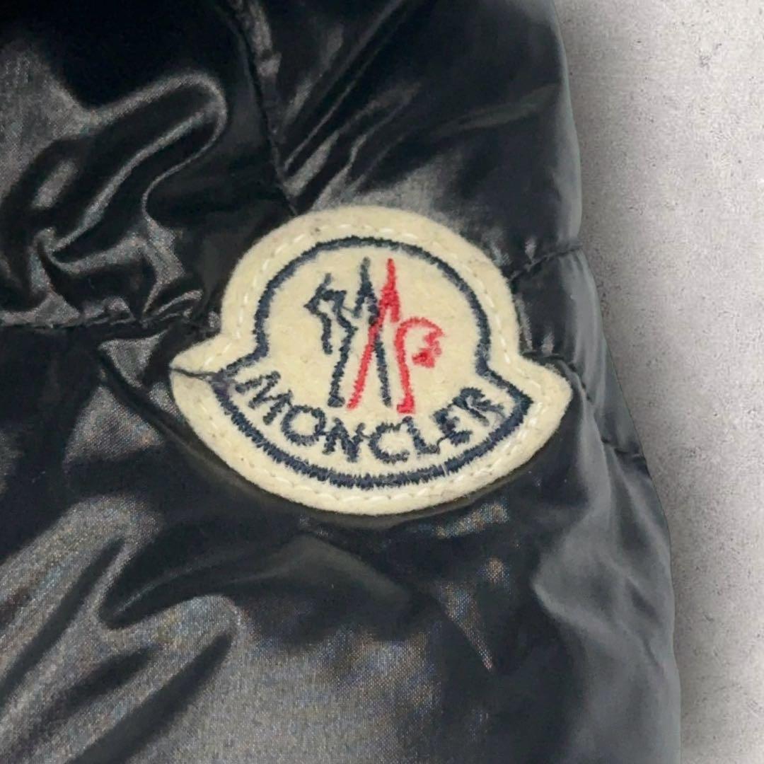 11748【美品・ベルト付き】モンクレール　ワッペン付きダウンコートジャケット黒
