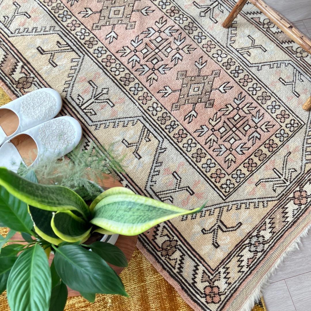 アールデコ調　81×131✳︎直線　くすみピンク　ベージュ　トルコヴィンテージラグ