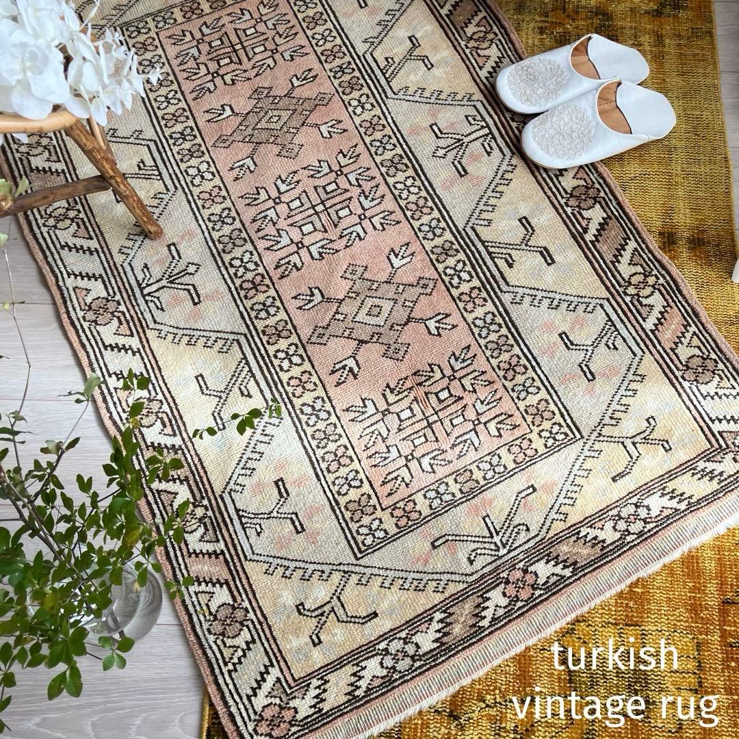 アールデコ調　81×131✳︎直線　くすみピンク　ベージュ　トルコヴィンテージラグ