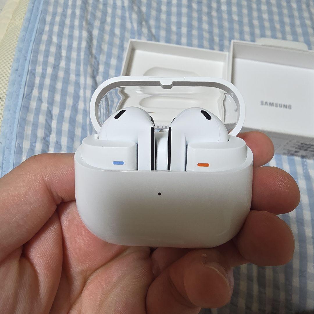 Samsung Galaxy Buds3 ホワイト ケース付き