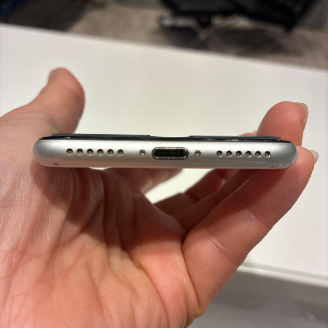Apple iPhone SE ホワイト本体