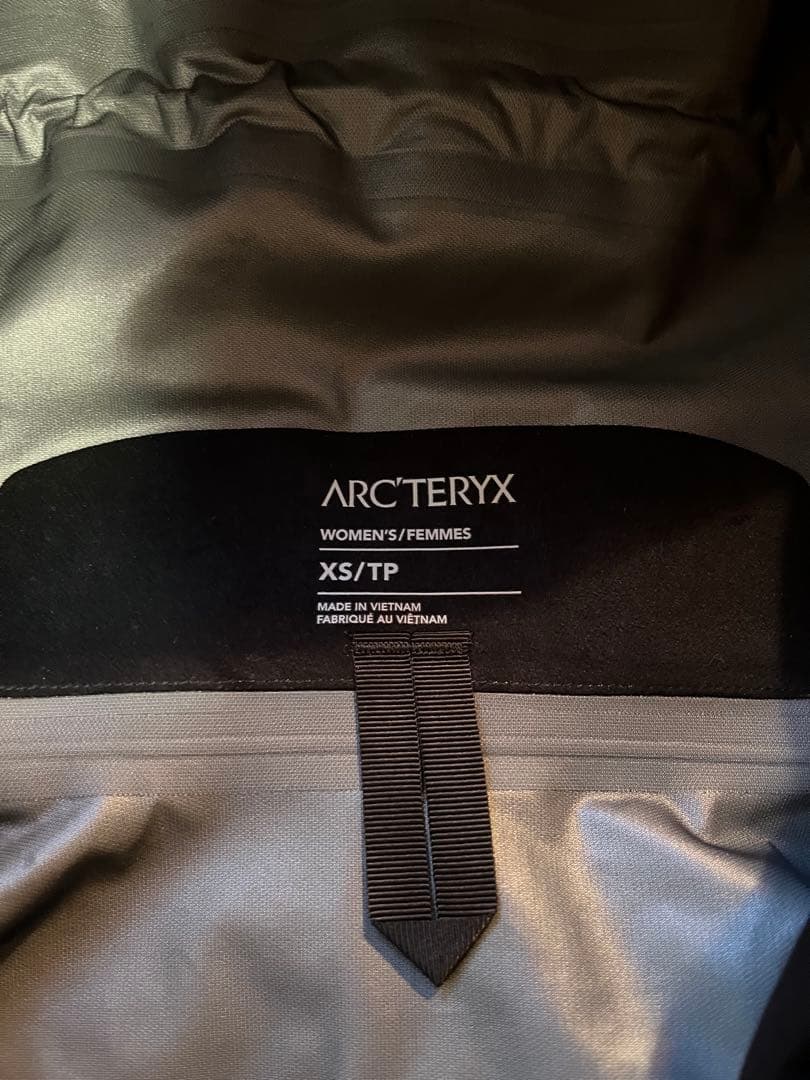 正規品タグ付き新品　アークテリクス　ベータジャケット　XS