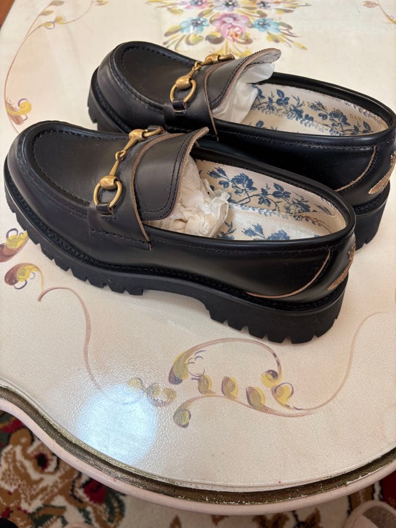 グッチ黒ローファー 厚底 ゴールド金具