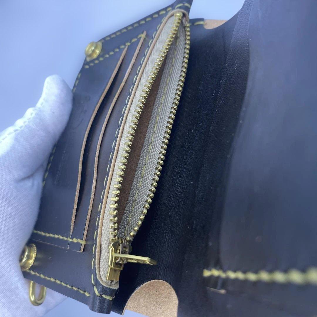 お札折らずに収納できる無骨な手染めミドルトラッカーウォレット BTW