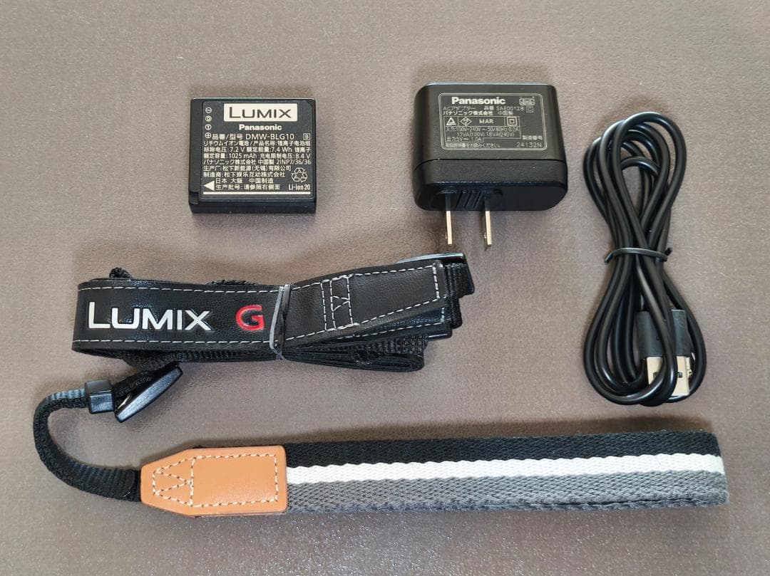 LUMIX ミラーレス一眼（G100D：中古) 超美品です。