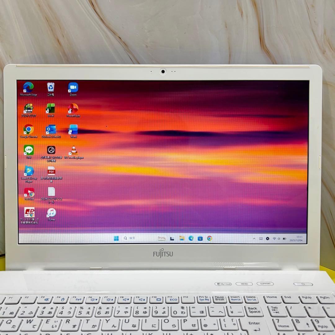 セール完品✨すぐ使えるノートパソコン✨Core i3✨ブルートゥース✨カメラ✨